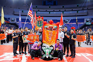 2025高雄戲獅甲水陸纏鬥二日   馬來西亞光藝醒獅團登獅王寶座