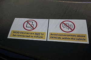 針對中國、用「貼紙」保密防諜！ 英國防部禁軍人在電動車內談機密