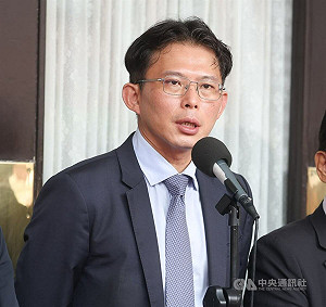 被控質詢涉對價　黃國昌遭列貪污他字案被告