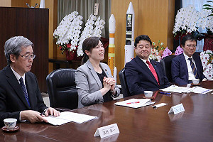 日本小野田大臣警告：過度依賴一個施加經濟脅迫的國家是有風險