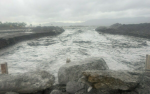 花蓮馬太鞍溪便道搶修喊卡！馬太鞍溪「溪水暴漲」施工團隊緊急撤離
