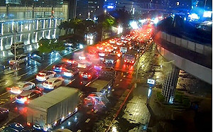 南港汐止10多年來罕見大塞車「原因」曝光   網：10分鐘車程開了1小時