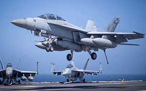 撈起來了! 南海墜海的美軍超級大黃蜂與海鷹直升機尋回 事故原因仍待查