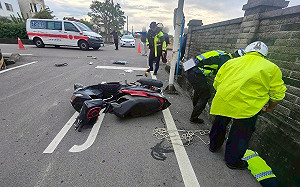 16歲高中生無照騎車肇事！遭機車撞飛摔落排水溝昏迷
