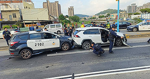 桃園爆發警匪追逐！毒販二度衝撞 20餘警開槍成功逮人