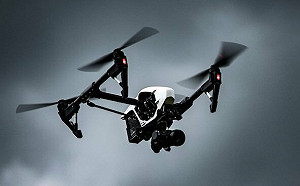 信義區亂飛無人機 攝影師遭重罰30萬！股票被查扣急繳清