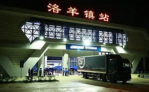 提前施工＋高速過彎？中國鐵路昆明洛羊鎮站列車撞擊施工隊　11死2傷