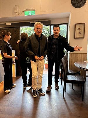 再度快閃來台 黃仁勳證實已見到張忠謀「他狀態很棒」