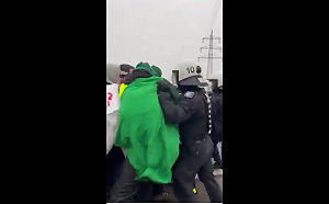 （影）德國另類選擇黨青年「出走」  數萬人上街抗議