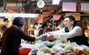 TVBS民調》賴瑞隆小幅領先柯志恩2%  其他3人則落後柯7%至10%