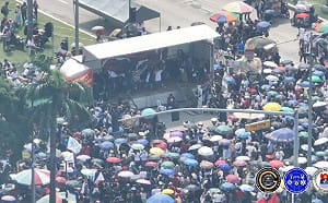 這算「颱風尾」？反治水腐敗  馬尼拉神職人員、公民團體上街示威