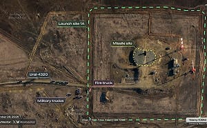 (影) 衛星揭俄洲際導彈發射失敗真相! 亞斯尼發射場驚見大型彈坑與金屬碎片