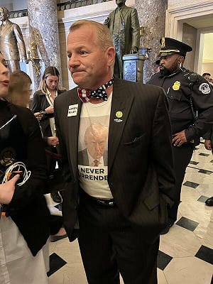 (影) 抵制川普！共和黨第6議員退選 還有人遭選民噓、摩根大通拒捐款白宮