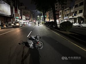 台中16歲少年無照騎車自撞分隔島　傷重送醫不治