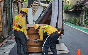 清潔隊員撿舊電鍋送拾荒老婦涉貪起訴！一審宣判出爐 法官不免刑原因曝