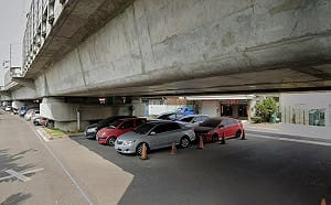 屏東橋下停車遭嗆「我家位置」！慘被刮車 車主PO網：化外之地嗎？