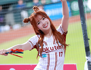 笑笑「邊開車邊化妝釀車禍」挨轟馬路三寶！本人親上火線道歉了