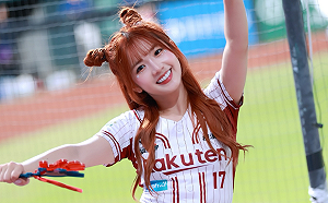 笑笑「邊開車邊化妝釀車禍」挨轟馬路三寶！本人親上火線道歉了