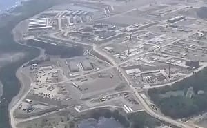 航拍曝光! 日加速打造沖繩島鏈基地 馬毛島夜間趕工、兩跑道與軍艦泊位成形