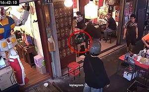 台中吃黑輪掉落衝鋒槍 全場凍結5秒！老闆PO文：這邊做生意心臟要大顆　