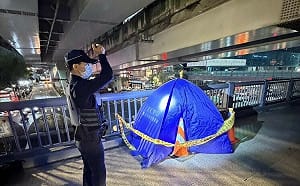 氣溫驟降！北車天橋7旬列冊街友猝死街頭   
