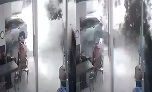 (影)國軍實彈誤射彰化民宅！砲彈連撞3戶擊斷大樹   驚險畫面全曝光