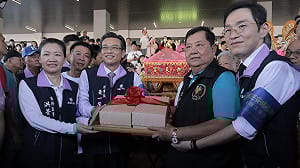 白沙屯媽祖遶境抵前鎮漁港    祈福首站由高雄區漁會出發