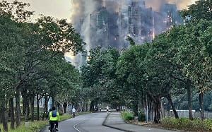 香港「宏福苑大火」實際死亡人數破千？網紅揭「超詳盡分析」疑預謀犯案