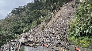 太平山要道8.5K清晨坍方中斷交通　預估下午2時恢復單線通行