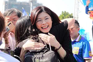 台中成國民黨團結破口？ 鄭麗文力駁：跟盧秀燕是長年姐妹情