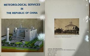 國際會議不能發台灣簡介？鄭明典秀「氣象局」泛黃手冊證實：遭中國抗議全回收