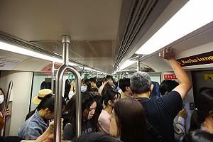 AAA頒獎典禮搭耶誕生活節  高雄捷運創年度單日運量新高