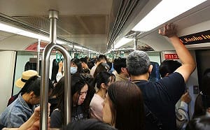 AAA頒獎典禮搭耶誕生活節  高雄捷運創年度單日運量新高