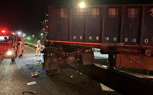 台2線連環追撞車禍！大貨車失控衝對向車道1死1傷
