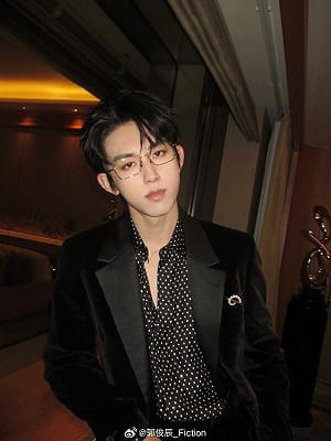 于朦朧案後首露臉！郭俊辰現身愛奇藝「尖叫之夜」派對掀熱議