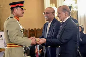 巴鐵「類政變」? 總統、總理都低頭 強人英雄穆尼爾任國防軍總司令 埋軍人干政陰影