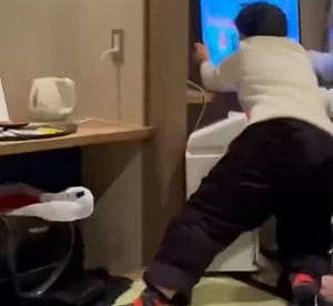 日本青森7.5強震狂搖 台灣旅客「衝扶電視」日網友眼眶濕：太貼心