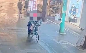 西門町無業男搶身障男46張刮刮樂！熱心民眾追車壓制 依搶奪罪送辦