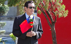 插國旗向烈士致敬  馬英九感嘆：近兩年國慶氣氛變淡