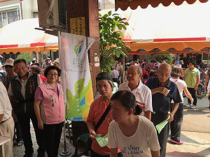 領敬老金嘗美食  中市國光里慶重陽