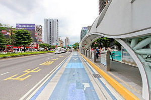 台中公車專用道新面貌  路面重鋪站體新粉刷
