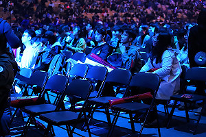 英雄聯盟世界賽》低溫影響？ 武漢現場冷颼颼！