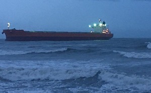 哈威輪擱淺  航港局要求船東今晚提脫困計畫