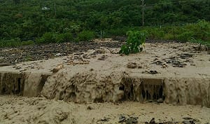 快訊》路基流失土石流崩落 台鐵兩路段暫不通