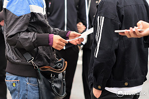 英雄聯盟世界賽》小組賽最後一天！ 黃牛票翻倍漲