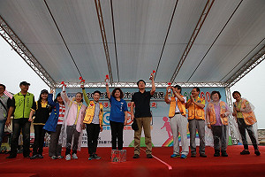 大雨澆不熄民眾熱情 環保健走向前行