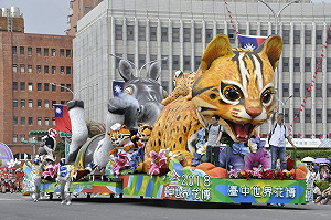 石虎花車票選奪第一  輪到熊讚「藍瘦香菇」