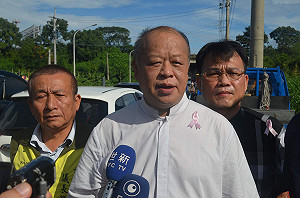 另類告別式   嘉縣議長張明達高歌「思慕的人」