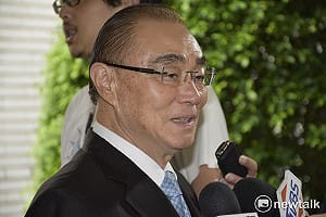 遭爆上班時間去爬山 馮世寬 : 心安理得