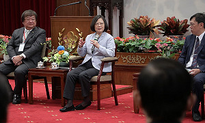 長照圈排擠醫界  蔡英文：哪會按呢？